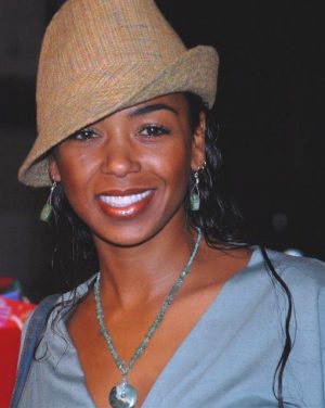 אננדה לואיס