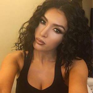 ノラ・イストレフィ