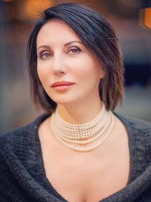 إليكا سميخوفا