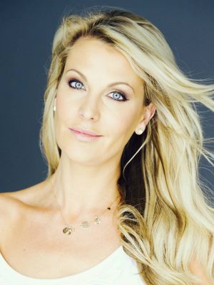 كلوديا هينكل