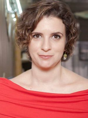 מיקאלה הולכת