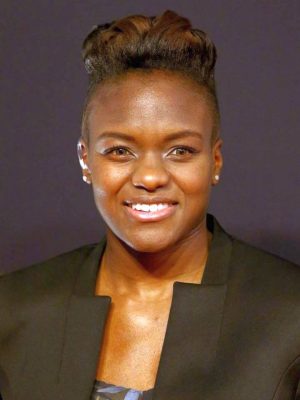 ニコラ・アダムズ