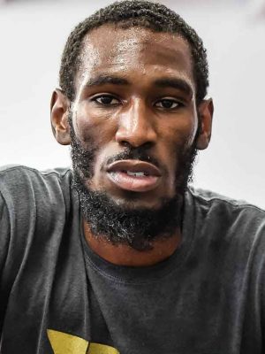 רוברט איסטר ג'וניור.