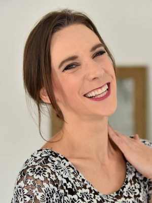 アロラ・ジェイムズ